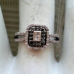 Vintage Designer Solid 10K White Gold Black White Diamond Cluster Halo Ring P